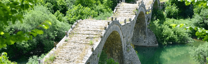 Grecia a tu aire : Naturaleza, pueblos y puentes de piedra